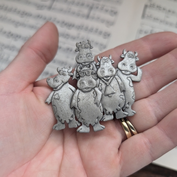 Silver Cow Brooch - Picture 8 of 8